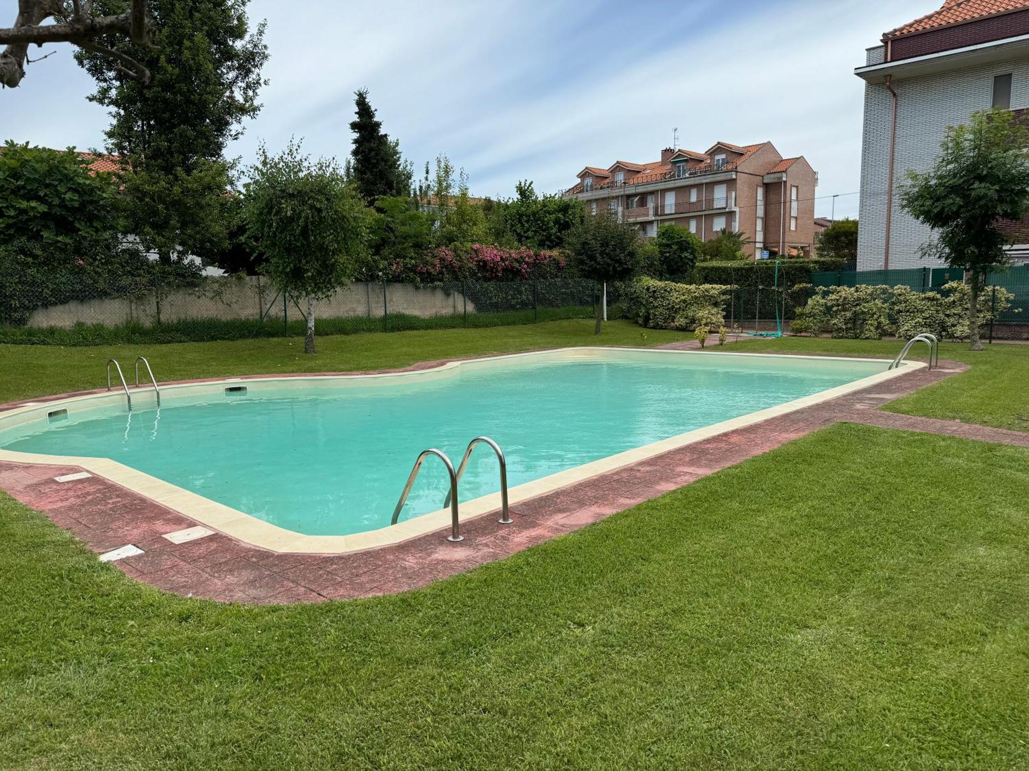 Apartamento en urba con piscina y parking Suances Exterior foto